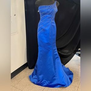 Royal blue beaded one shoulder formal homecoming prom dress size 6 Xeite